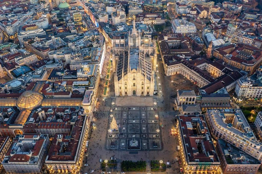 Life - Duomo With Terrace * Mailand